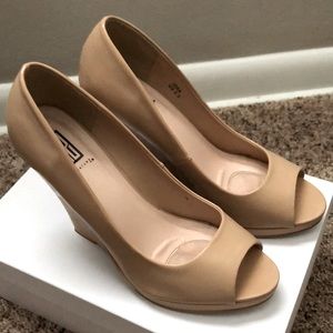 Nude peep toe wedges heels